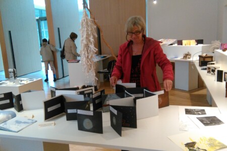 Livre d'artsite réalisé par les enfants de l'atelier d'art esquisse de rambouillet. Expo à la Lanterne avec Chantal Leibenguth-au pôle culturel la anterne de rambouillet avec am'art5