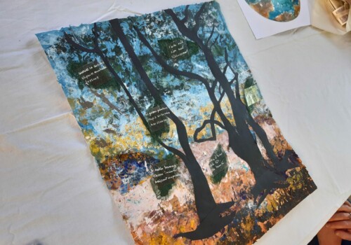 Arbre jeu conçu par l'atelier adulte de l'atelier d'art esquisse de Rambouillet