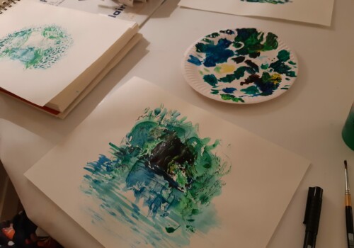 Travaux réalisés autour du thème de l'eau par l'atelier des jeunes et adultes de Rambouillet. Atelier d'art esquisse. 2022-2023