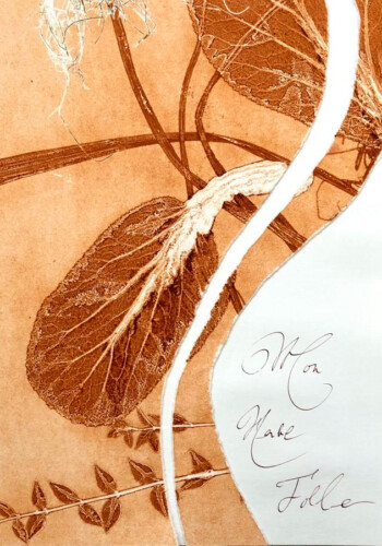 Travaux réalisés par l'atelier d'art esquisse des adultes à Rambouillet , en dessin, peinture et collage sur le thème des Herbes folles.